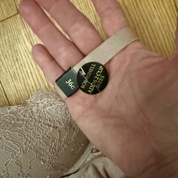 Victoria's Secret Very Sexy Bombshell Bra - Picture 6 of 9